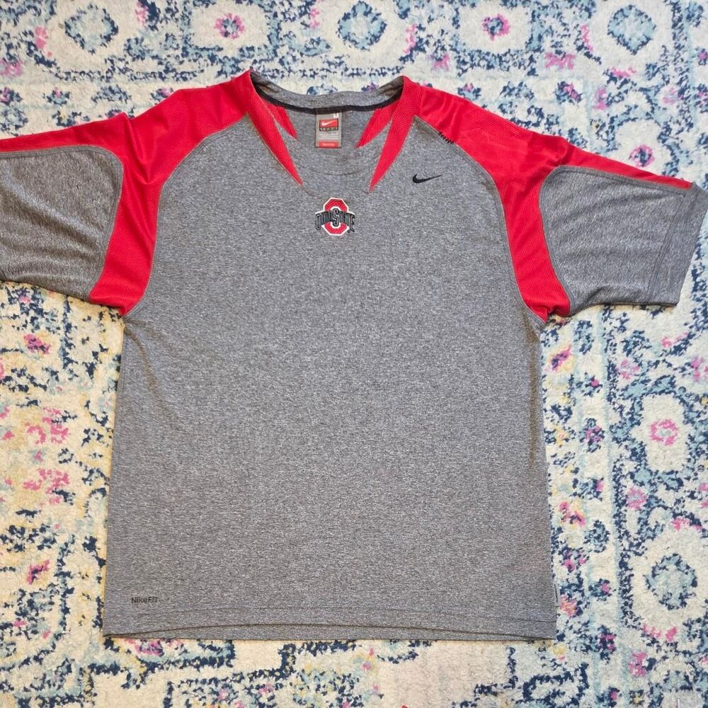 Nike Men's Grey and Red T-shirt